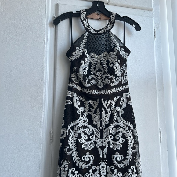 BCBG black and white embroidered halter with mermaid cut - Picture 4 of 9